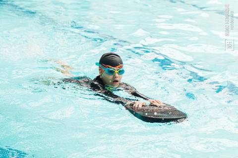 Aula de natação especial de dia das crianças na Academia Inova São Caetano.'