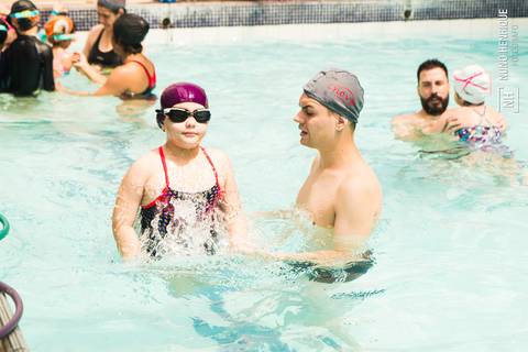 Aula de natação especial de dia das crianças na Academia Inova São Caetano.'