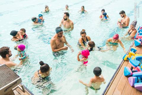 Aula de natação especial de dia das crianças na Academia Inova São Caetano.'