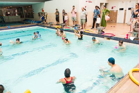 Aula de natação especial de dia das crianças na Academia Inova São Caetano.'