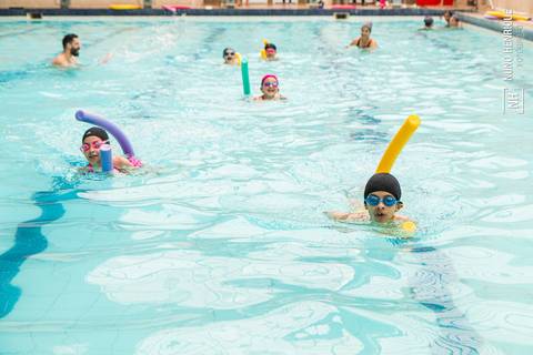 Aula de natação especial de dia das crianças na Academia Inova São Caetano.'