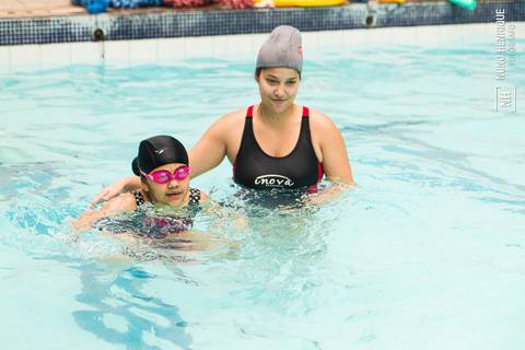 Aula de natação especial de dia das crianças na Academia Inova São Caetano.'