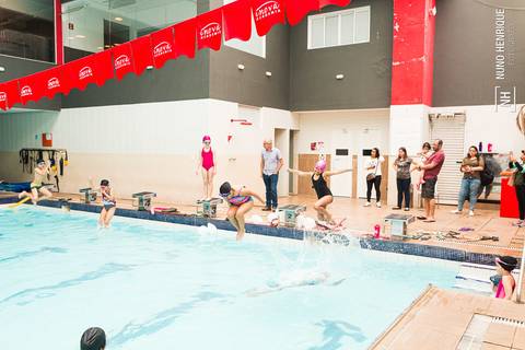 Aula de natação especial de dia das crianças na Academia Inova São Caetano.'
