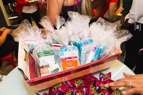 Aula de Fit Dance especial Outubro Rosa na Academia Inova em São Caetano.'