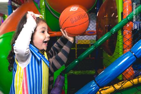 Foto do aniversário da Izadora no Buffet Happy Face em São Paulo com o tema da Turma da Mônica.'