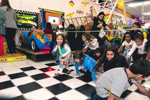 Foto do aniversário da Izadora no Buffet Happy Face em São Paulo com o tema da Turma da Mônica.'