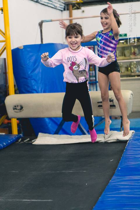 Foto da festa de aniversário da Laura na Academia de Ginástica Artística Yashi.'