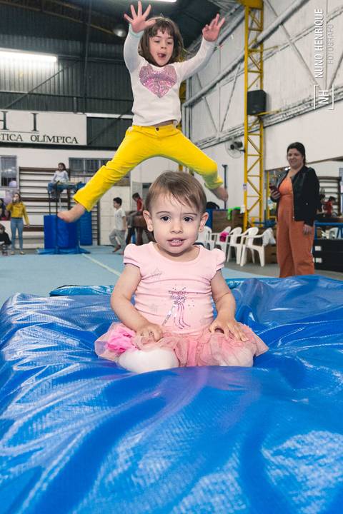 Foto da festa de aniversário da Laura na Academia de Ginástica Artística Yashi.'