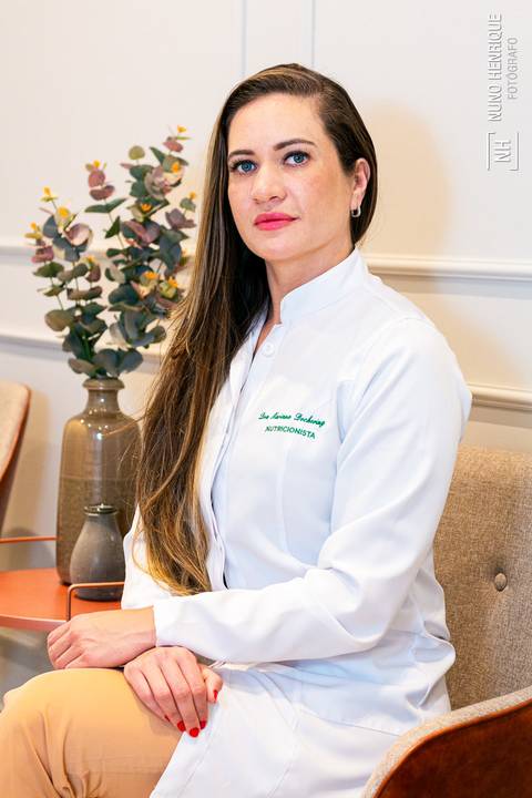 Retrato corporativo da nutricionista Mariana Dechering na Umma, em São Caetano.'