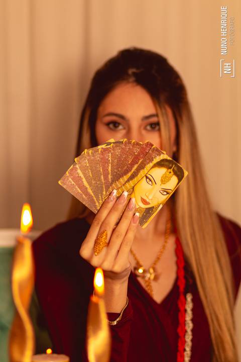 Ensaio fotográfico para redes sociais com a astróloga Juliana realizado em São Paulo.'