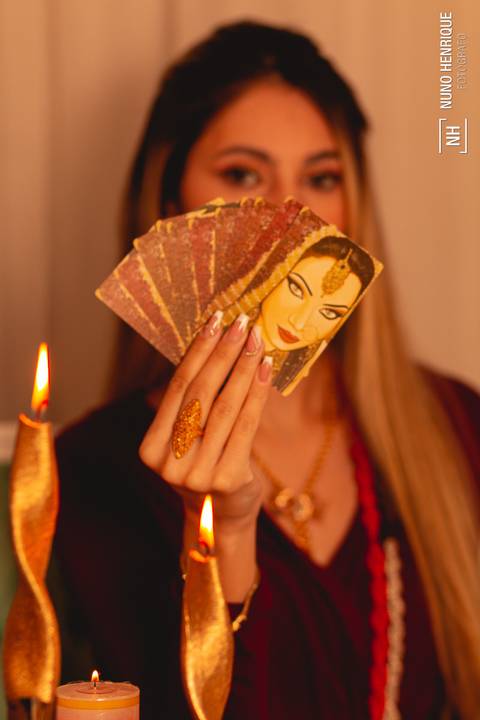 Ensaio fotográfico para redes sociais com a astróloga Juliana realizado em São Paulo.'