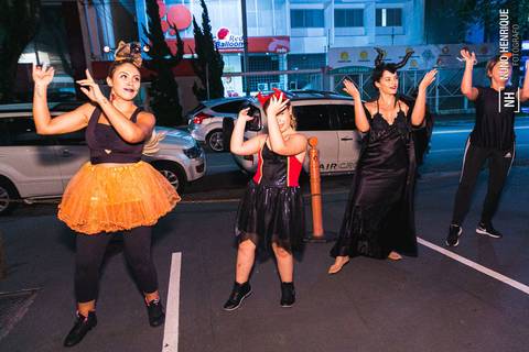 Fotos do evento de halloween Fit Dance na Academia Inova.'