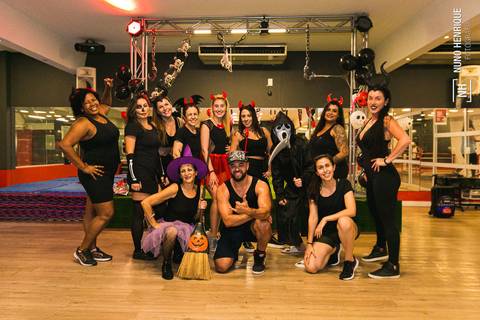 Fotos do evento de halloween Fit Dance na Academia Inova.'