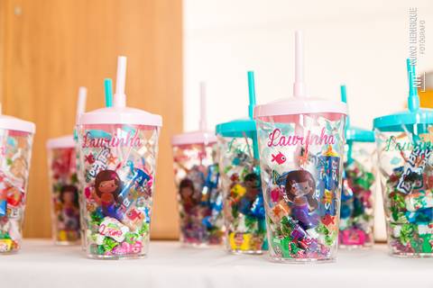 Fotos da festa de aniversário de 2 anos da Laura com o tema de sereia, em São Paulo.'