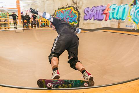 Foto de skatista do grupo Skate or Die Oldschool no Hakuna Skate School SP'