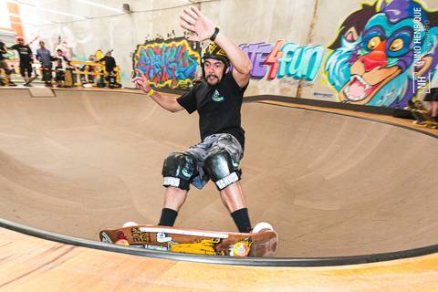 Foto de skatista do grupo Skate or Die Oldschool no Hakuna Skate School SP'