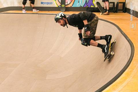 Foto de skatista do grupo Skate or Die Oldschool no Hakuna Skate School SP'