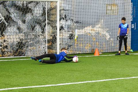 Foto de treinamento de goleiro de futebol na Academia do Goleiro na BR Arena Laguna'