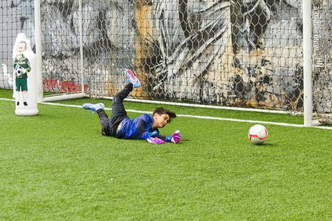 Foto de treinamento de goleiro de futebol na Academia do Goleiro na BR Arena Laguna'