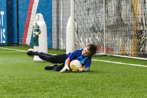 Foto de treinamento de goleiro de futebol na Academia do Goleiro na BR Arena Laguna'