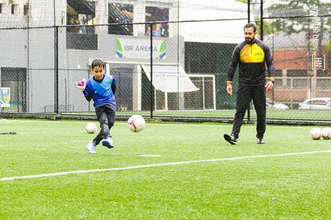 Foto de treinamento de goleiro de futebol na Academia do Goleiro na BR Arena Laguna'
