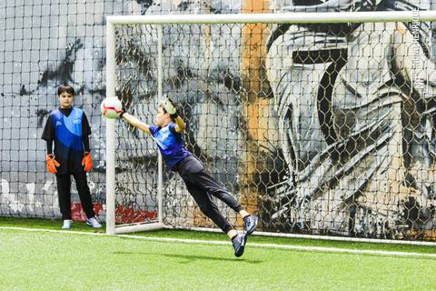 Foto de treinamento de goleiro de futebol na Academia do Goleiro na BR Arena Laguna'