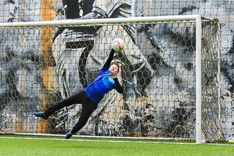 Foto de treinamento de goleiro de futebol na Academia do Goleiro na BR Arena Laguna'