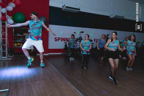 Foto de aula de Fit Dance especial Ressaca de Carnaval na Academia Inova unidade Shopping Atrium, em Santo André'