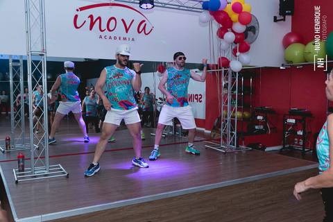 Foto de aula de Fit Dance especial Ressaca de Carnaval na Academia Inova unidade Shopping Atrium, em Santo André'