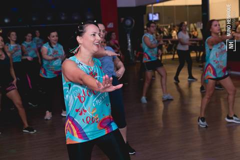 Foto de aula de Fit Dance especial Ressaca de Carnaval na Academia Inova unidade Shopping Atrium, em Santo André'