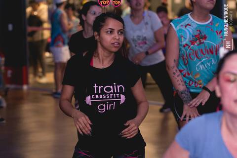 Foto de aula de Fit Dance especial Ressaca de Carnaval na Academia Inova unidade Shopping Atrium, em Santo André'