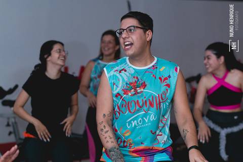 Foto de aula de Fit Dance especial Ressaca de Carnaval na Academia Inova unidade Shopping Atrium, em Santo André'