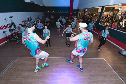 Foto de aula de Fit Dance especial Ressaca de Carnaval na Academia Inova unidade Shopping Atrium, em Santo André'