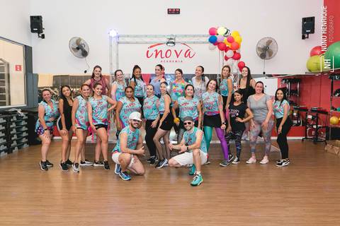 Foto de aula de Fit Dance especial Ressaca de Carnaval na Academia Inova unidade Shopping Atrium, em Santo André'