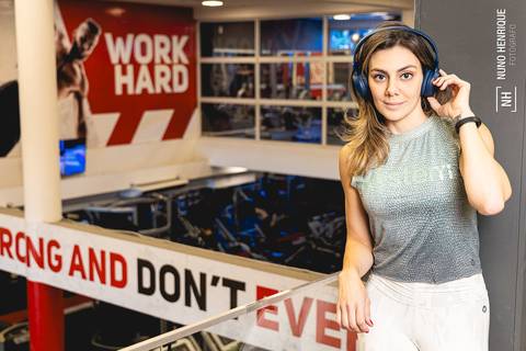 Foto de ensaio fitness com a nutricionista Dani Caparros na Academia Inova Jardim, em Santo André.'