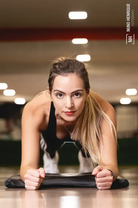 Foto de ensaio fitness da Dani Oliveira, realizado na Academia Inova Jardim, em Santo André.'