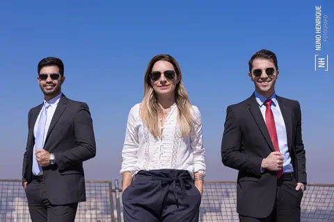 Retrato dos sócios da Law SA, Wagner Lucio, Marina Flandoli e William Moura.'
