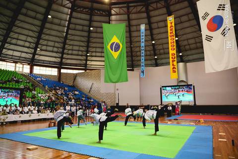 Foto da Copa América de Taekwondo 2023 realizado na Instituição Religiosa Perfect Liberty, em Arujá/SP.'
