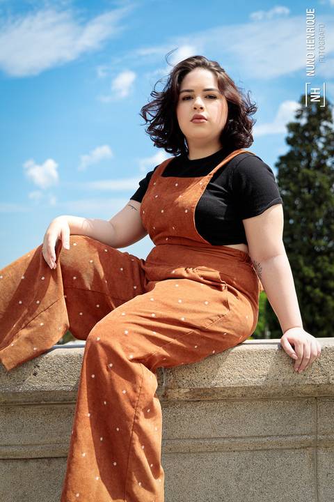 Ensaio feminino de formatura realizado no Parque da Independência com Mariana Martins, formada em Pedagogia pela USP. Fotos com beca e ensaio casual no Museu do Ipiranga.'