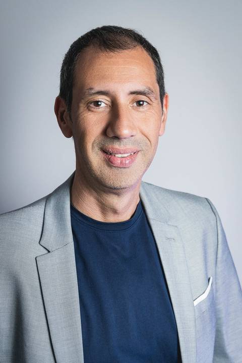 Retrato corporativo de Alan Terra, CEO da H2Web.'