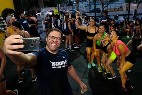 Fotografia de evento CrossFit registrando atletas durante o desafio Murph'