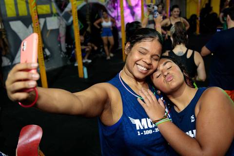 Fotografia de evento CrossFit registrando atletas durante o desafio Murph'