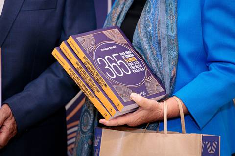 Sessão de autógrafos de Rodrigo Baraldi no lançamento do livro da Buzz Editora em São Paulo'