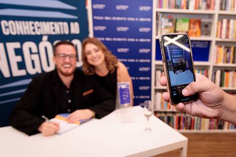 Evento da Buzz Editora com coautor do livro Do conhecimento ao negócio, Haroldo Mazzi, em São Paulo'