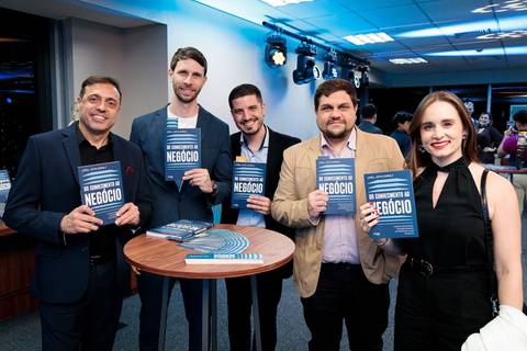 Evento de lançamento do livro Do conhecimento ao negócio organizado por Joel Jota'