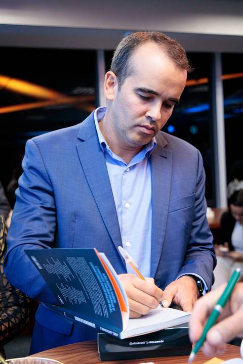 Evento de lançamento do livro Do conhecimento ao negócio organizado por Joel Jota'