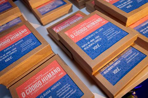 Evento de lançamento do livro O Código Humano com autores e convidados em São Paulo'