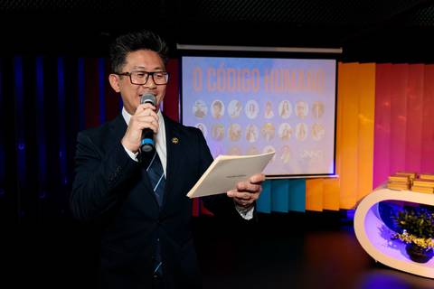 Evento de lançamento do livro O Código Humano com autores e convidados em São Paulo'