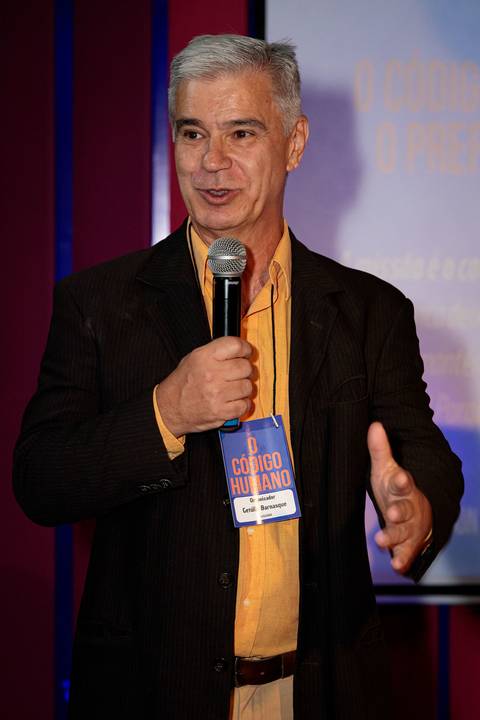 Evento de lançamento do livro O Código Humano com autores e convidados em São Paulo'