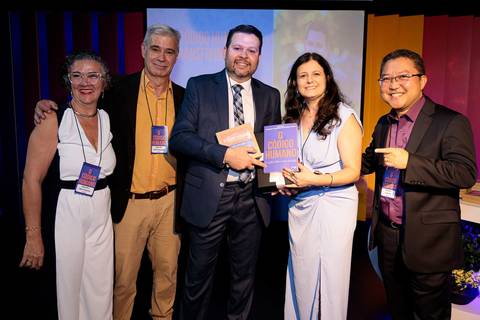 Evento de lançamento do livro O Código Humano com autores e convidados em São Paulo'